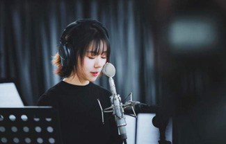 还想听你的故事吉他谱,原版谢春花歌曲,简单c调指弹曲谱,高清六线乐谱