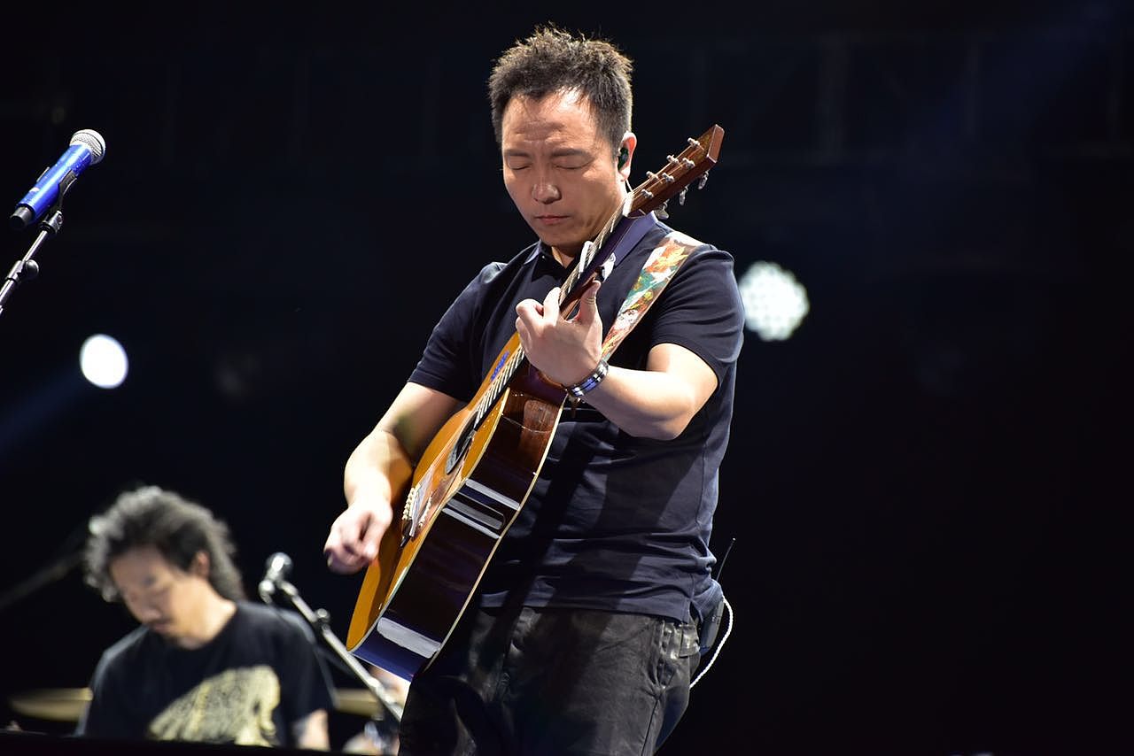 曲谱解析《故乡》许巍g调原版吉他六线谱及大伟吉他弹唱教学视频分享